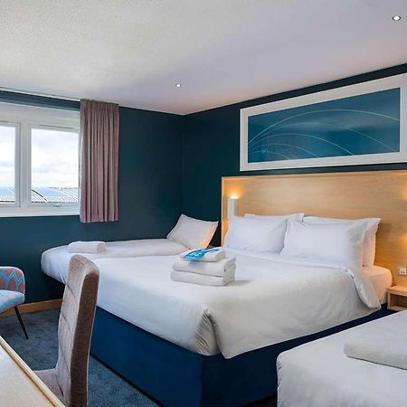 Travelodge Reading Whitley Ruang foto